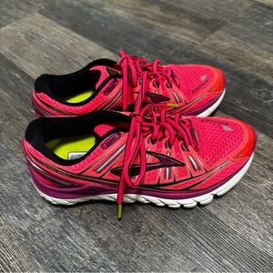 Brooks Transcend size 7 B orange